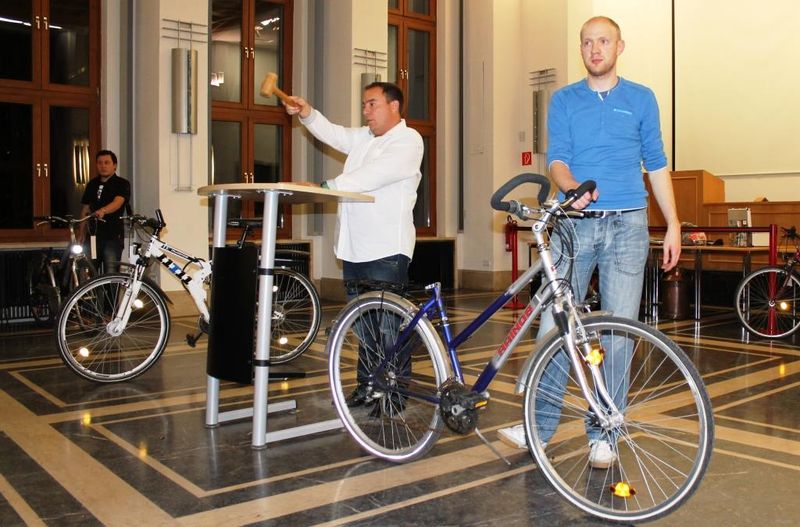 Versteigerung von Wertsachen im Marie-Juchacz-Saal, Foto: Stadt Weimar